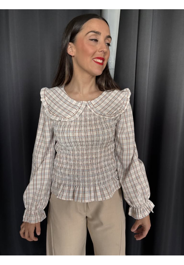 42. Blusa cuadro nido