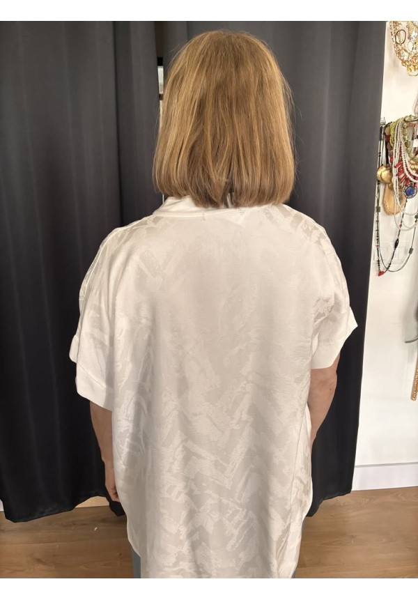 134. Blusa seda relieves