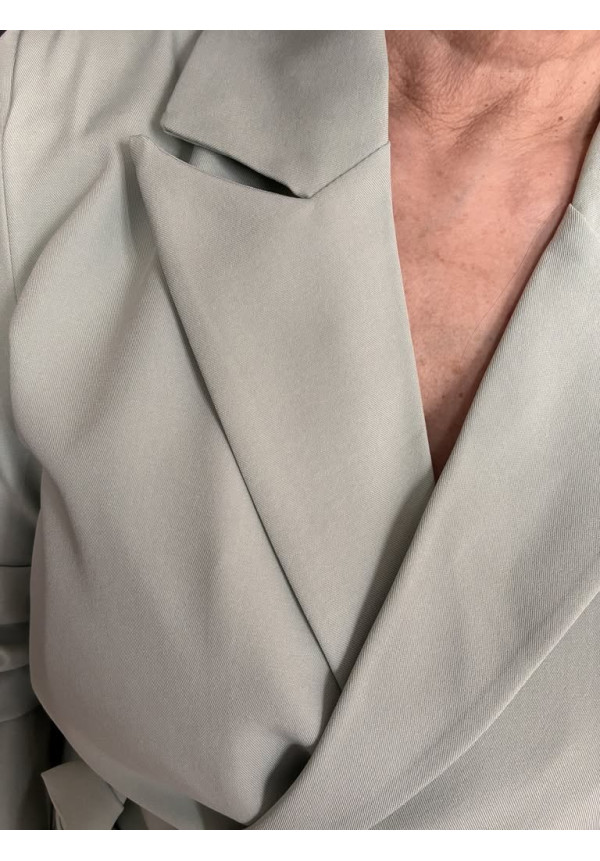 23. Traje cruzado lazada