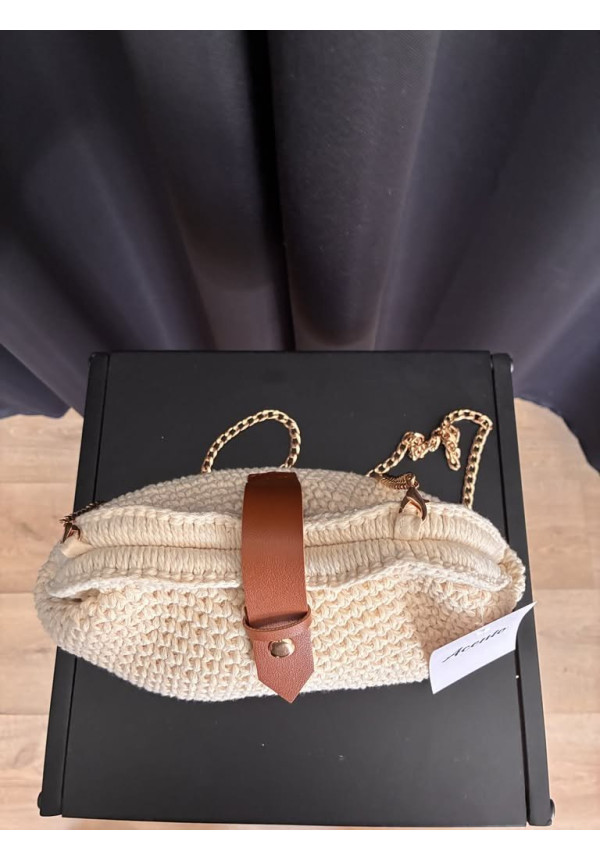 479. Bolso clutch cierre cuero