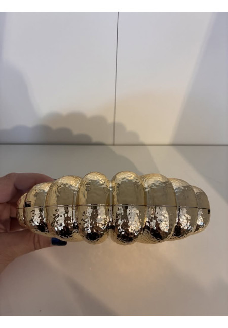 161. Clutch concha