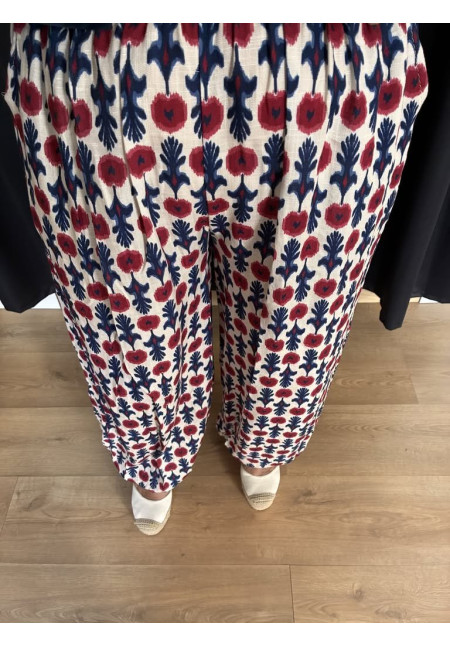 35. Pantalón estampado flores bombacho