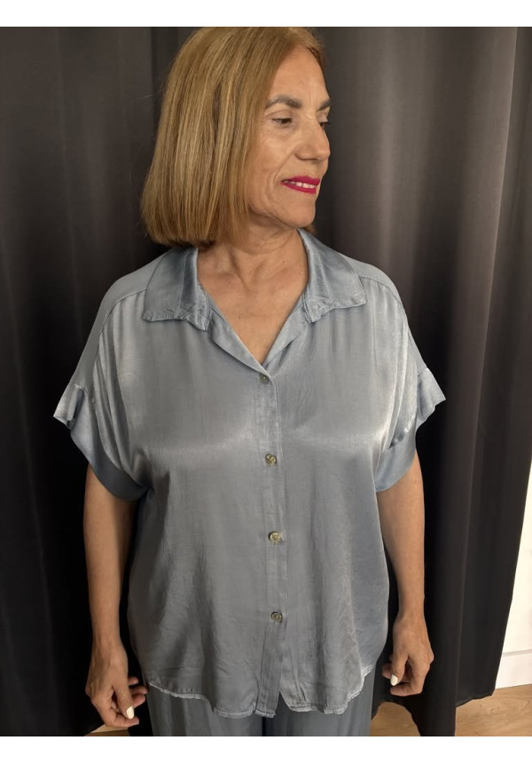 129. Blusa seda abotonada
