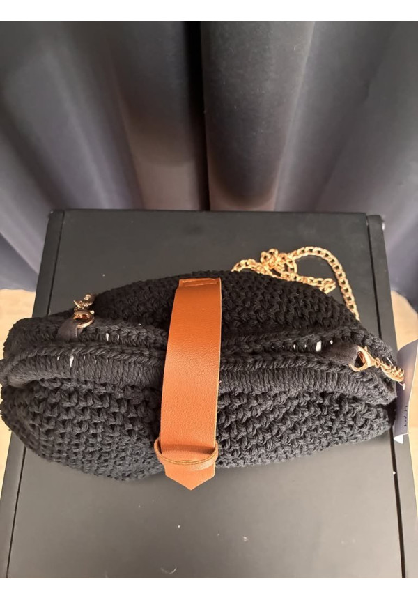 479. Bolso clutch cierre cuero