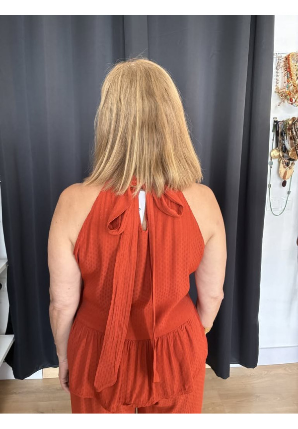 21. Top halter detalles volante