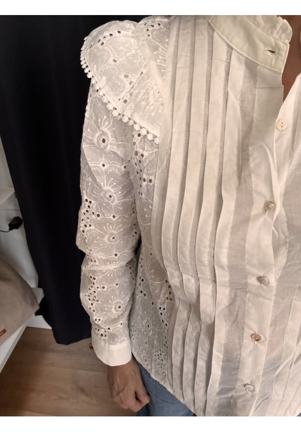 230. Camisa perforados