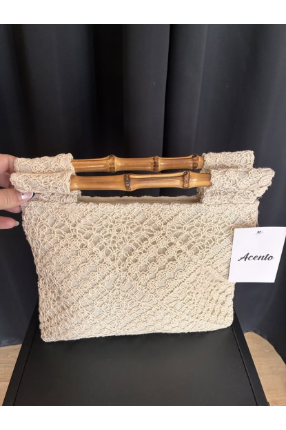 59. Bolso croché asa bambú