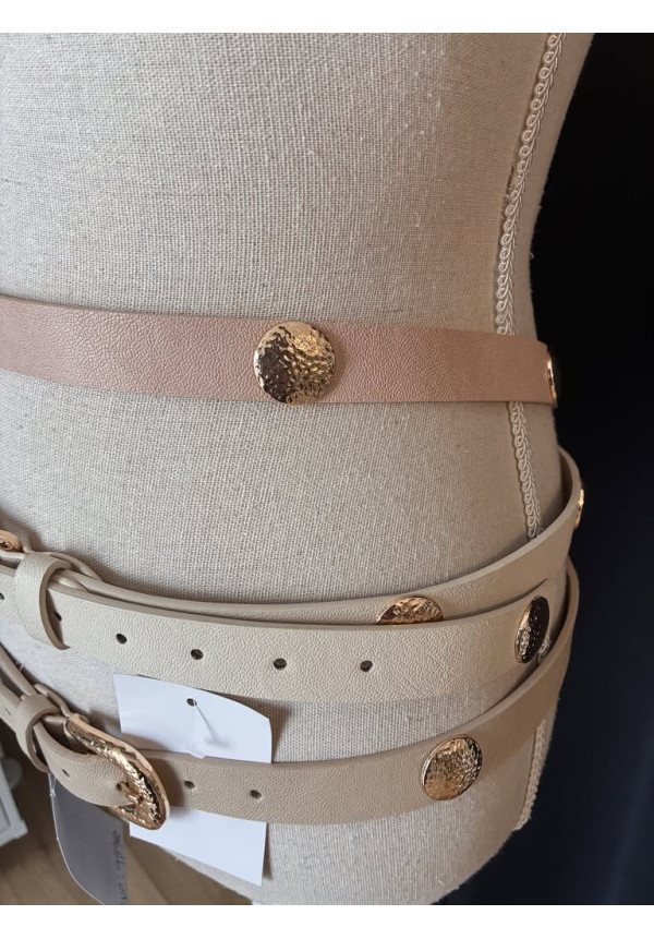 50. Cinturón tachas
