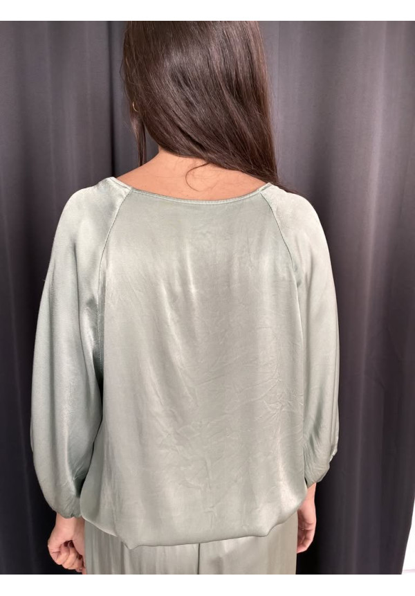 146. Blusa seda detalle