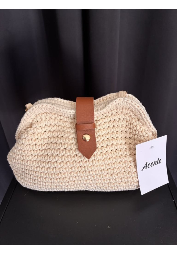 479. Bolso clutch cierre cuero