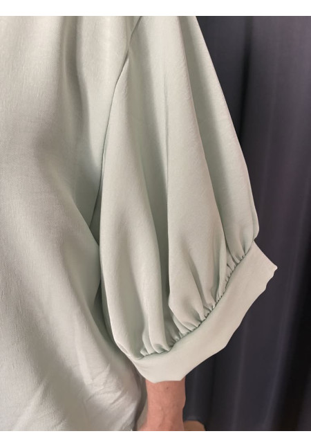 132. Blusa abullonada