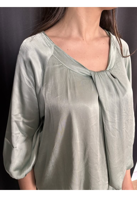 146. Blusa seda detalle