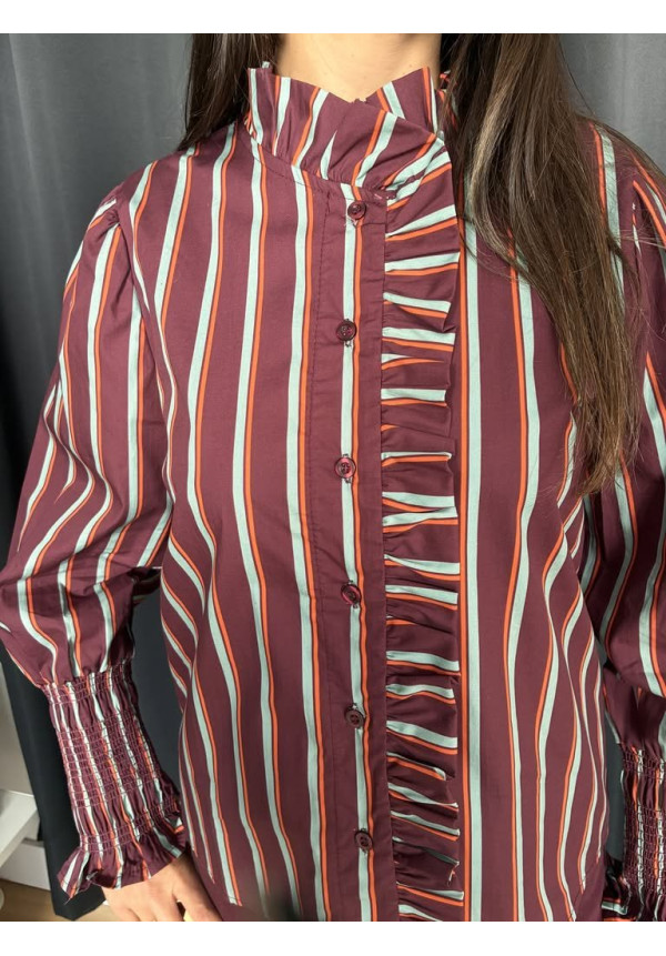 600. Camisa rayas tapeta