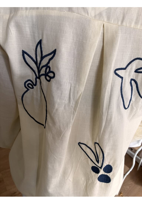 37. Camisa bordados