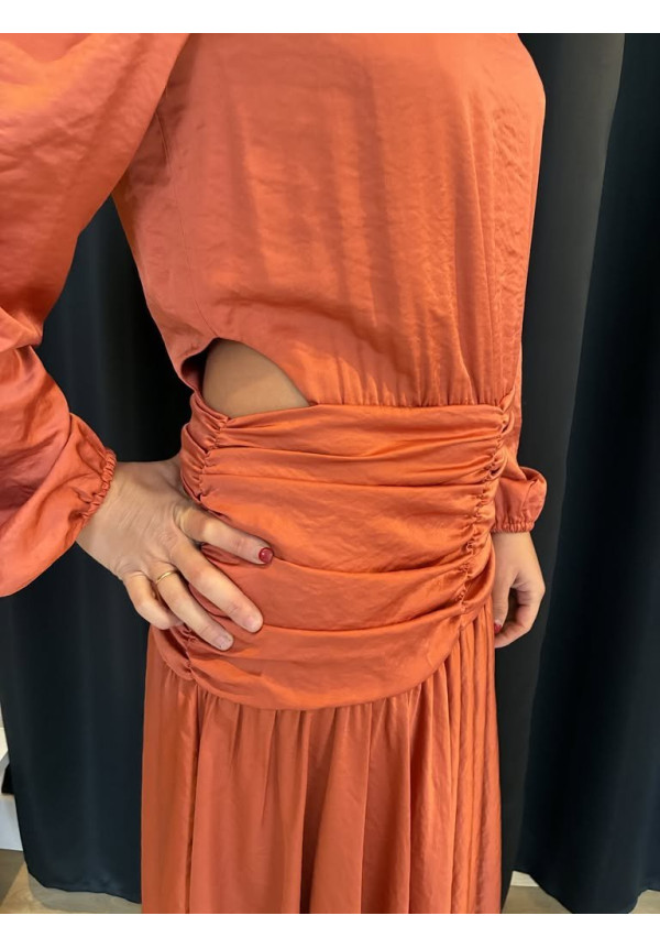 1301. Vestido seda cut-out