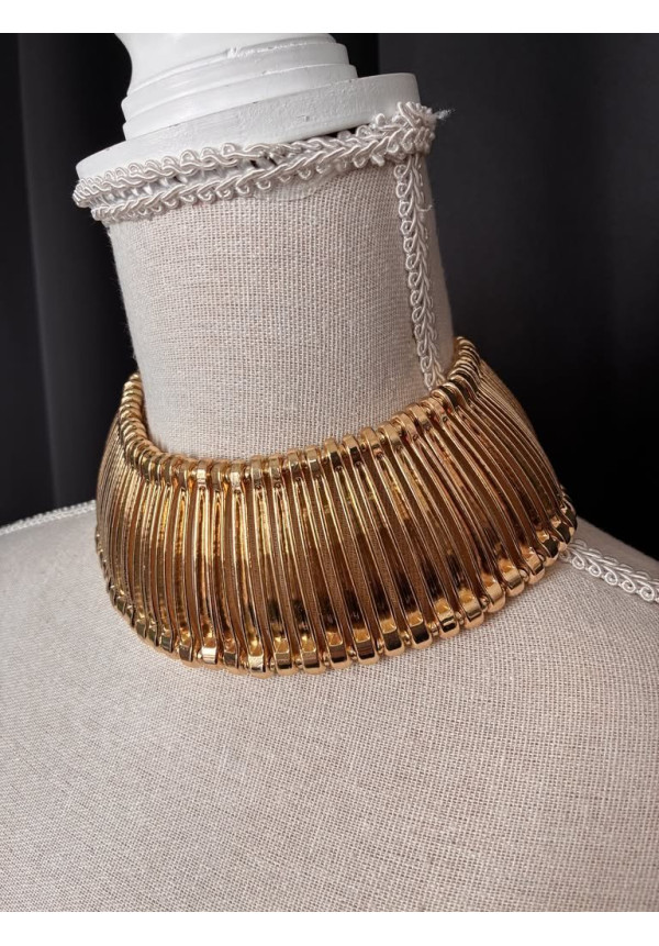 Collar Q