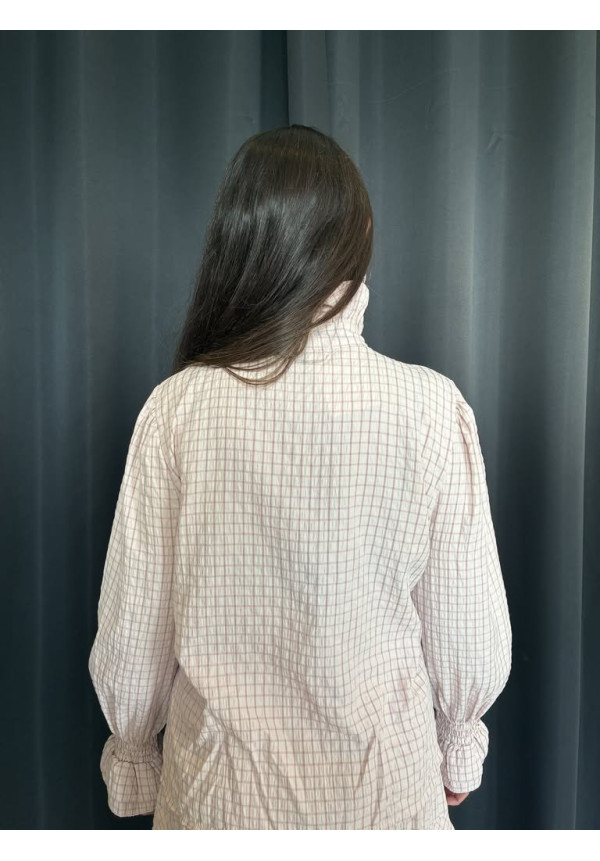 PV8. Blusa volantes cuadros