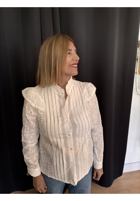 230. Camisa perforados