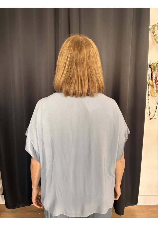 129. Blusa seda abotonada