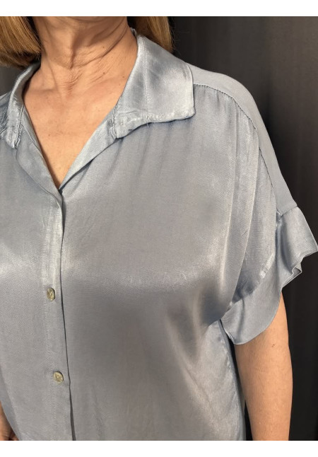 129. Blusa seda abotonada
