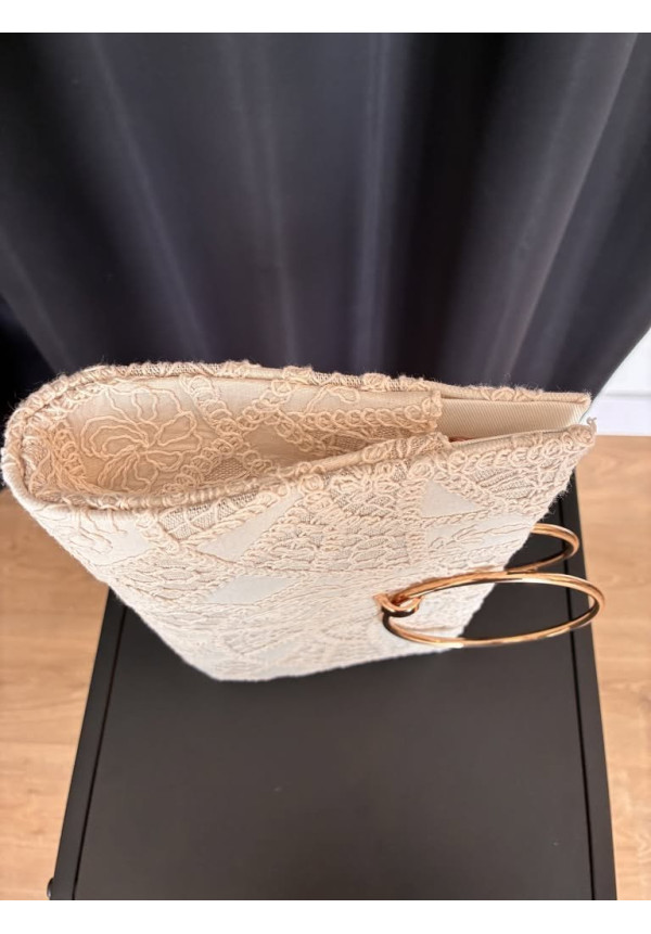 60. Clutch aro y croché