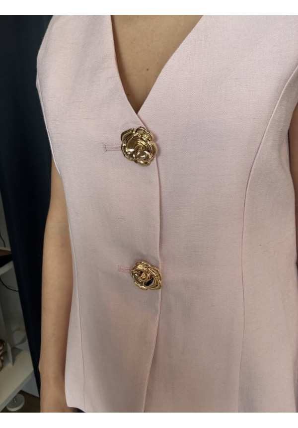 PV11. Chaleco botón flor